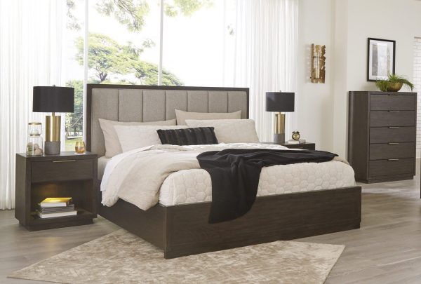 Bruxworth Queen Upholstered Bed