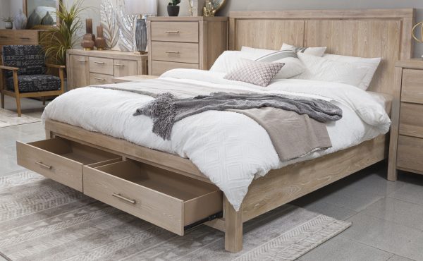 Yalinton King Panel Bed - Image 5