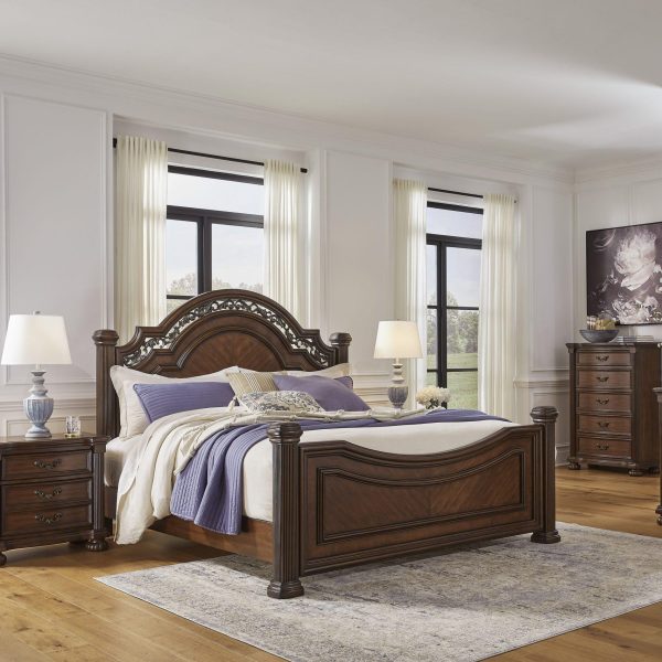 Lavinton Queen Poster Bed