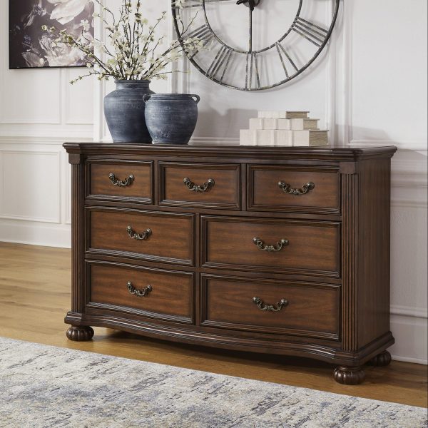 LAVINTON DRESSER