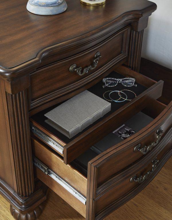 LAVINTON THREE DRW NIGHT STAND - Image 3