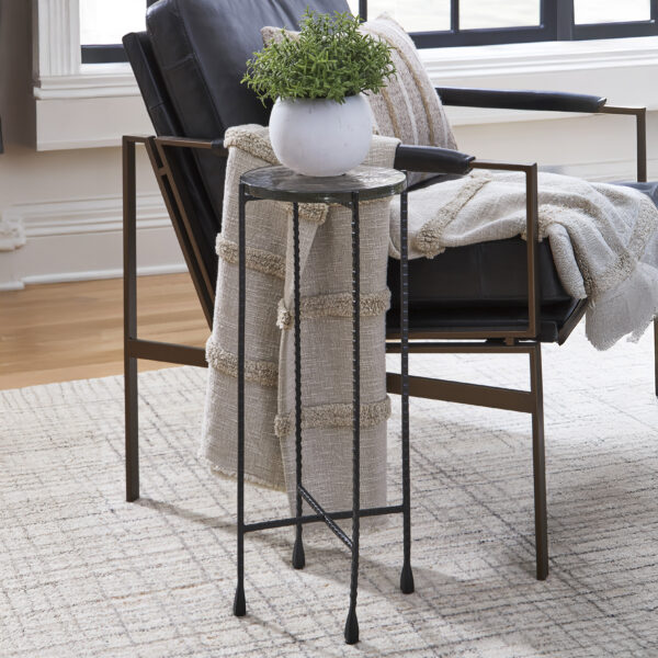 NEWGOREN ACCENT TABLE Clear/Black